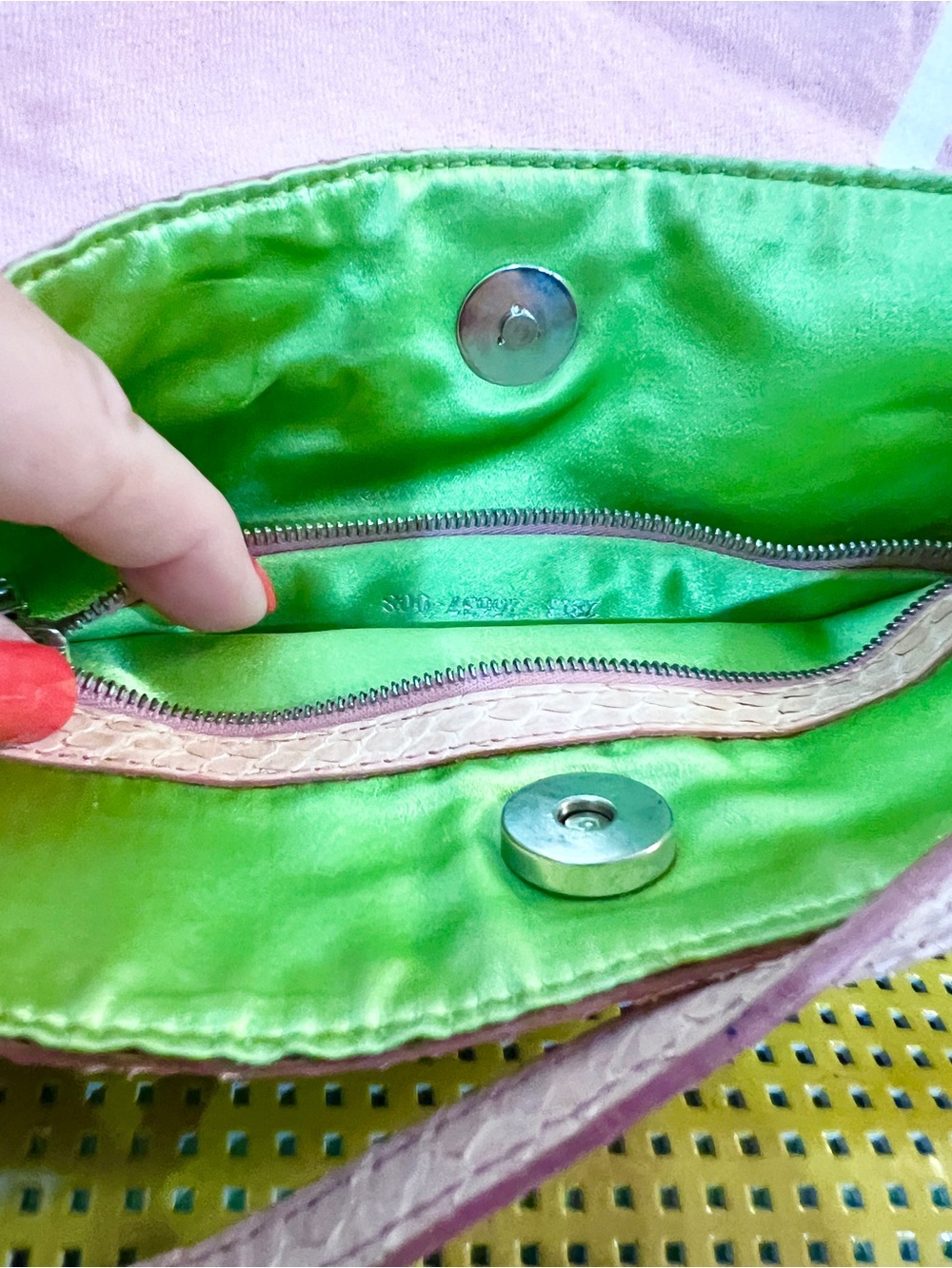 FENDI🌟Golden-yellow neon green Patent Perforated Shoulder Bag with Pink! - Picture 11 of 14